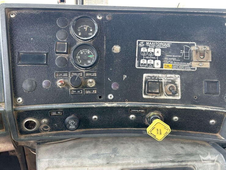 1994-mack-dm690s-image-15