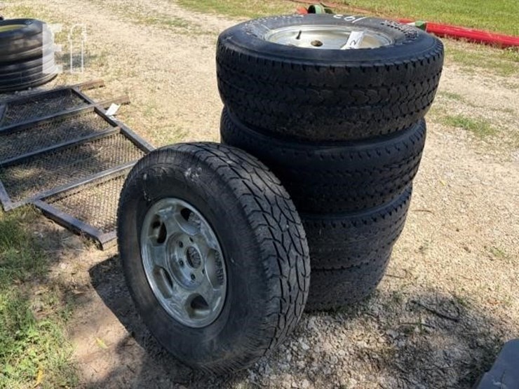 truck-tires-image-2