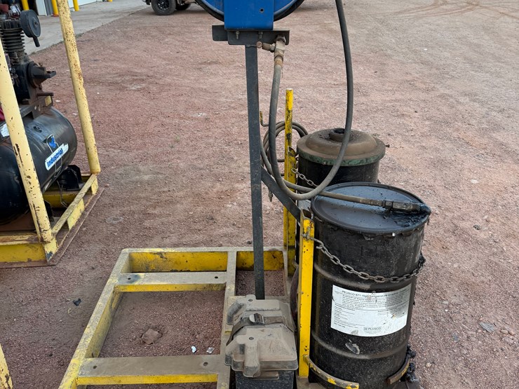 (3)-4.4’-x-3.9’-grease-lube-skids-f/-parts-image-9