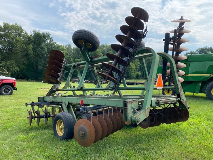 john-deere-230-image-4