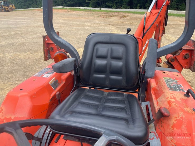 kubota-l35-loader-backhoe-image-16