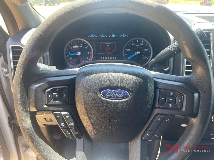 2017-ford-f-250-xlt-super-duty-pickup-truck-image-29