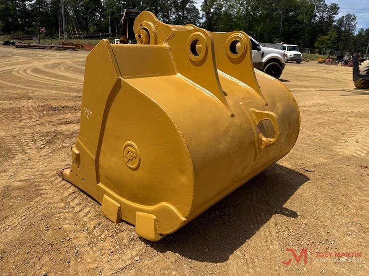 cf-72"-tooth-bucket-excavator-attachment-image-3