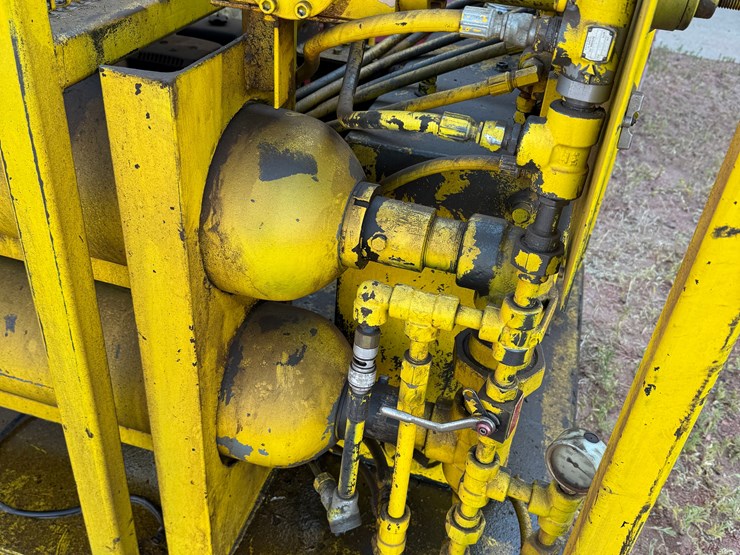 meyer-horizontal-3k-wp-gas-powered-3-station-accumulator-closing-unit,-skidded-image-12