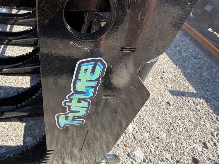 #2014-•-unused-future-clg72-70"-skid-steer-curved-log-grabber-c-hxzmq2605136-inv#48931-image-9