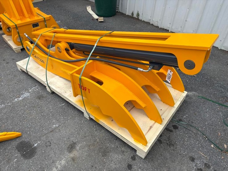 caterpillar-320-image-3