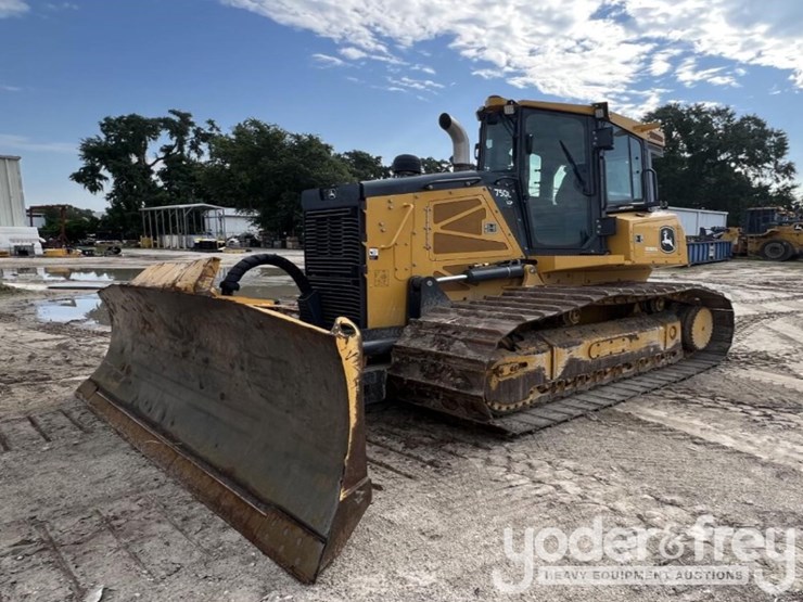 2023-deere-750l-image-1