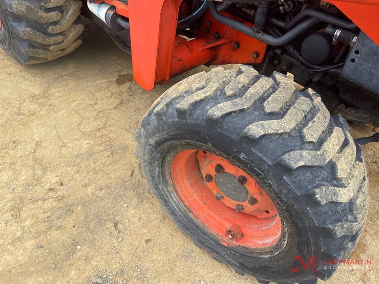 kubota-l35-loader-backhoe-image-8