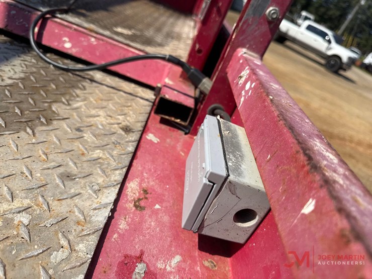 2015-mec-4069rt-rough-terrain-scissor-lift-image-11