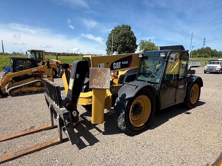 caterpillar-tl642c-image-1