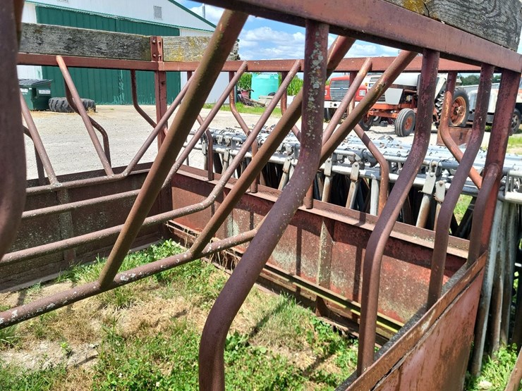round/big-square-bale-feeder---20-head-capacity-image-8