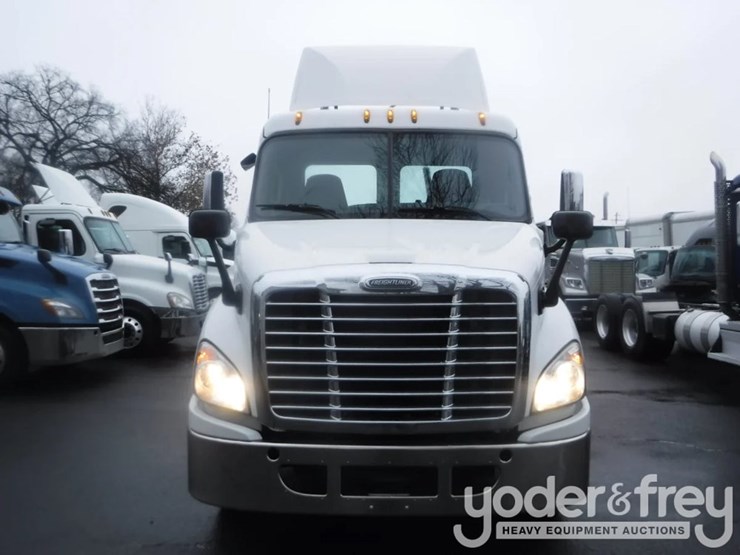 2018-freightliner-cascadia-113-image-6