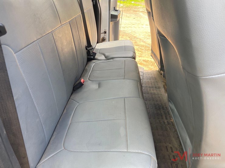 2016-ford-f-550-xl-super-duty-cab-&-chassis-truck-image-24