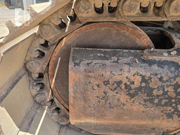 2024-caterpillar-340-image-37