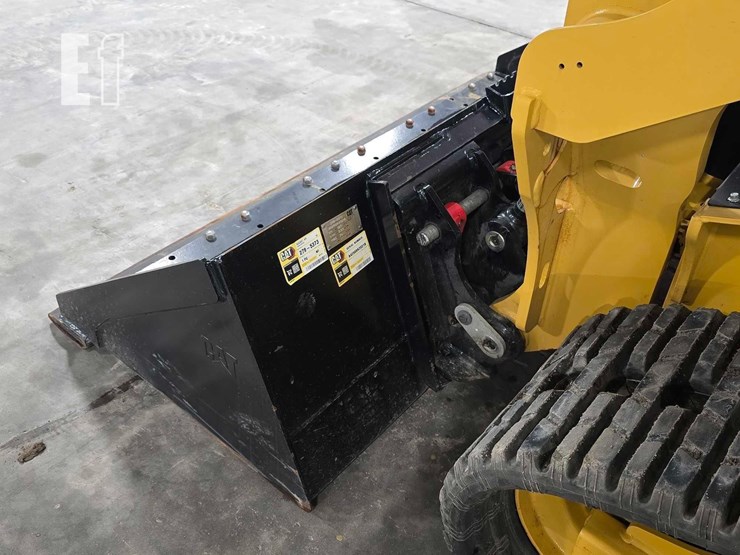 2025-caterpillar-255-image-12