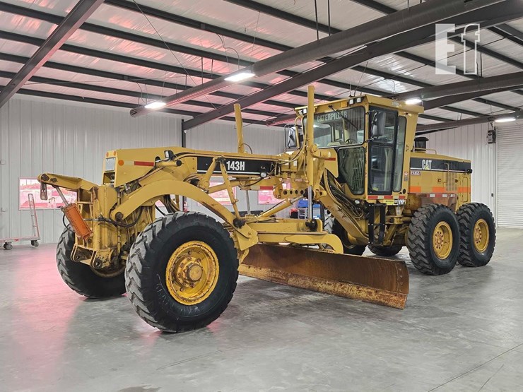 2005-caterpillar-143h-image-1