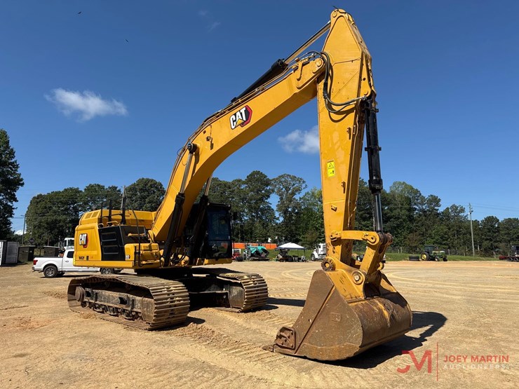 2024-caterpillar-352-image-2