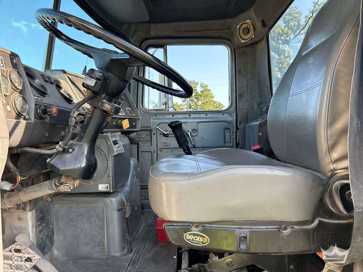 1994-mack-dm690s-image-13