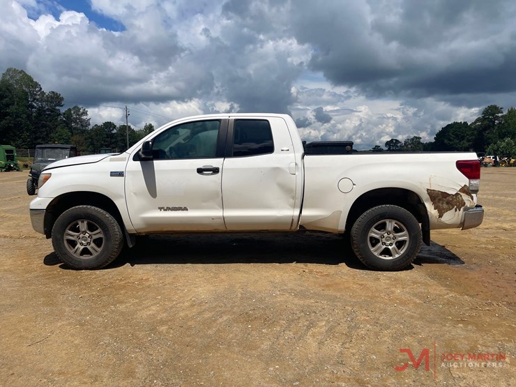 2010-toyota-tundra-sr5-image-5