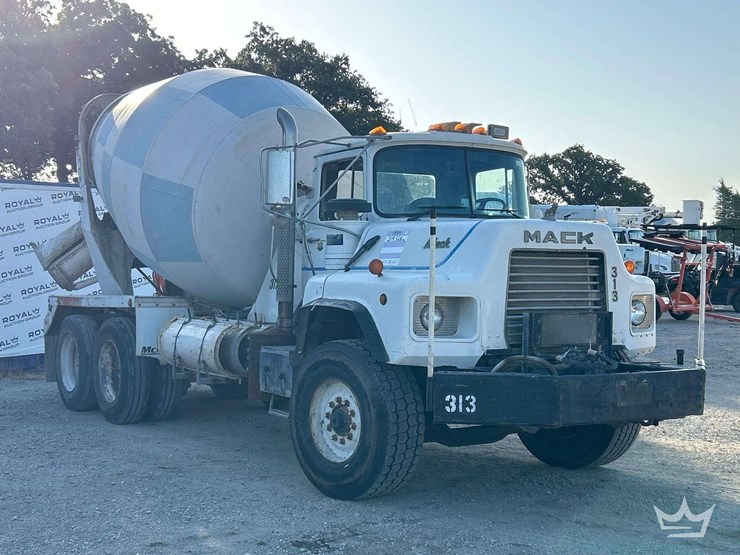 1994-mack-dm690s-image-2
