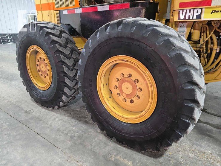 2005-caterpillar-143h-image-32