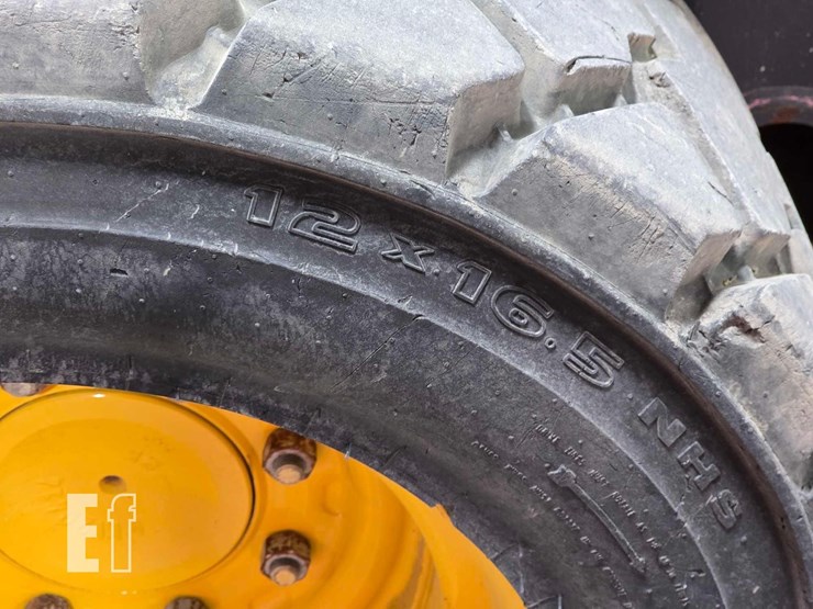 2023-deere-324g-image-25