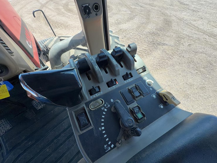 2005-case-ih-325-image-32