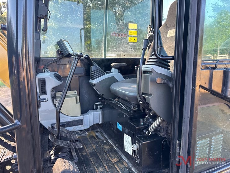 2022-caterpillar-305.5e2-image-18
