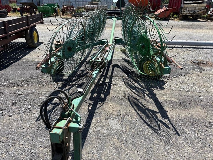 john-deere-704-image-1