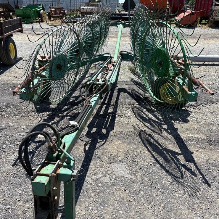 JOHN DEERE 704