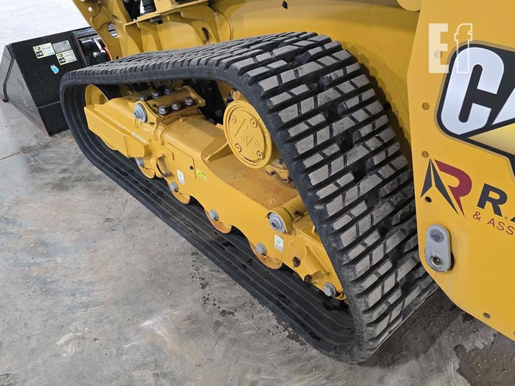 2025-caterpillar-255-image-32
