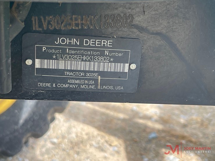 john-deere-3025e-utility-tractor-image-23