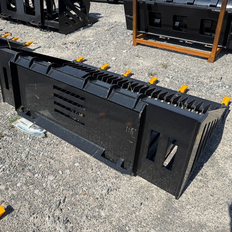 #2016 • Unused Future FB66 Skid Steer Rock Bucket CDYSCD205155 INV#48861