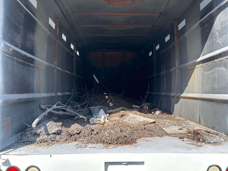2016-freightliner-m2-106-image-21