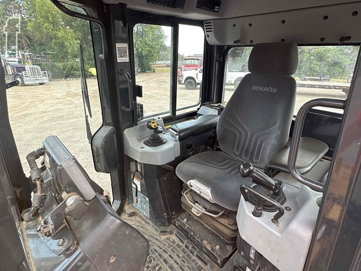 2014-komatsu-d51pxi-22-image-13