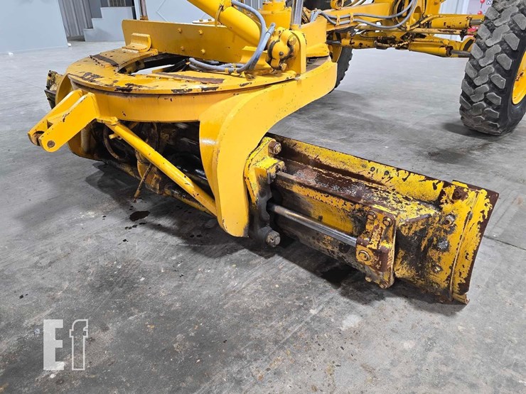 2004-caterpillar-120h-image-11