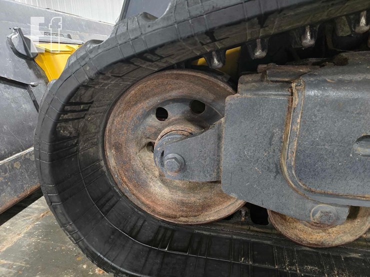 2012-deere-333d-image-22