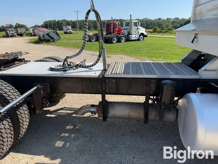 1995-peterbilt-377-image-14
