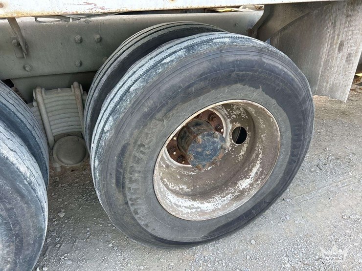 1994-mack-dm690s-image-38