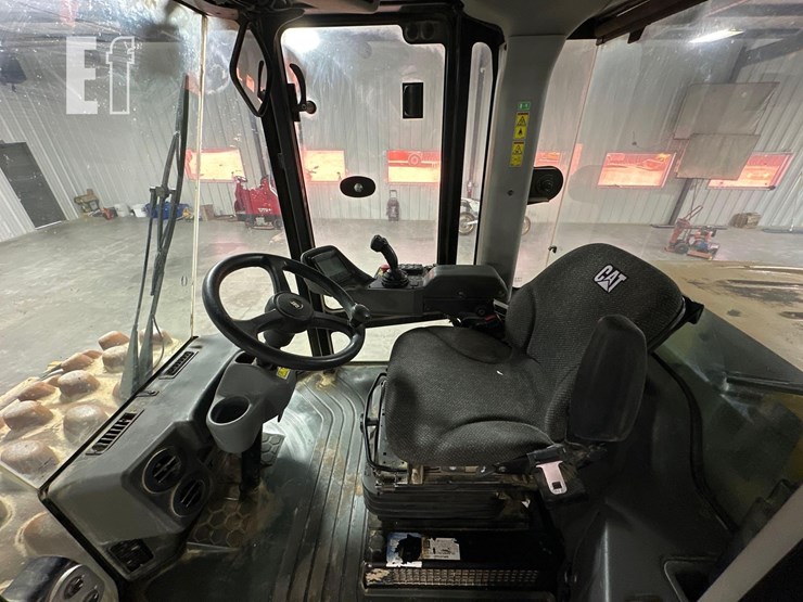 2019-caterpillar-cp56b-image-15