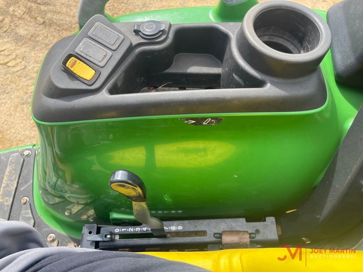 john-deere-3025e-utility-tractor-image-19