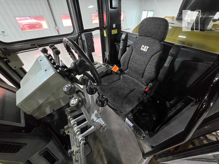 2022-caterpillar-140gc-image-15