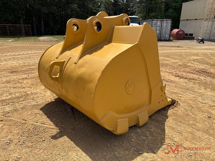 cf-72"-tooth-bucket-excavator-attachment-image-2