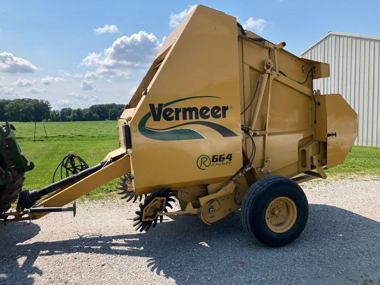 vermeer-664m-round-baler-image-1