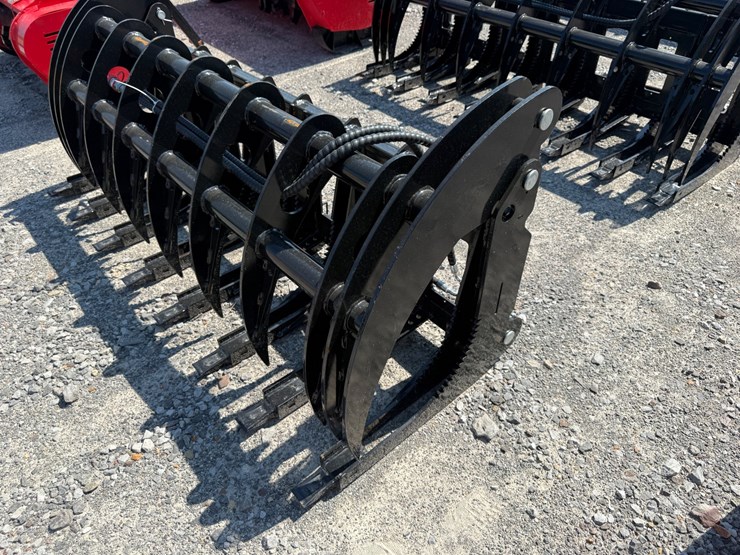 #2031-•-unused-future-clg72-skid-steer-curved-log-grabber-chxmq2605137-inv#48872-image-10