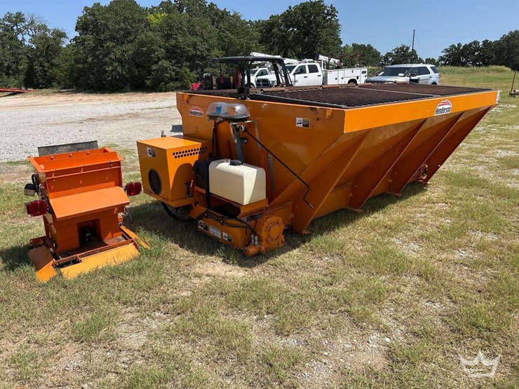2008-henderson-sand-speader-image-2