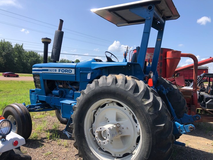 1977-ford-tractor-image-6