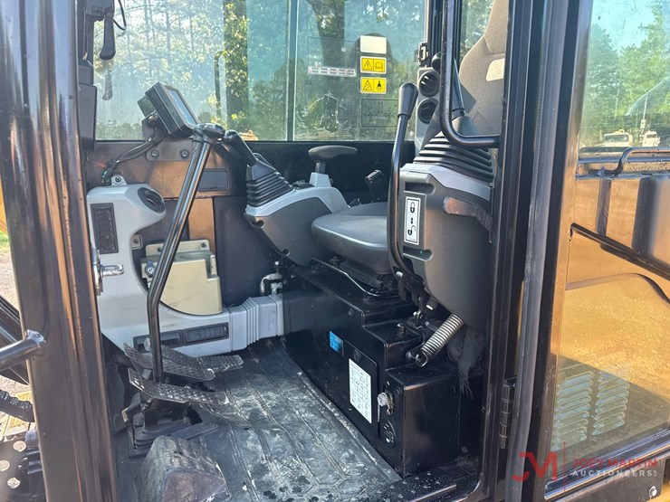 2021-caterpillar-305.5e2-image-17
