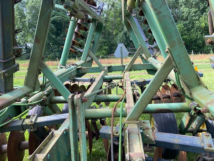john-deere-230-image-31