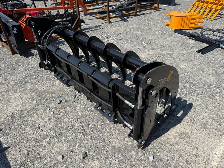 #2031-•-unused-future-clg72-skid-steer-curved-log-grabber-chxmq2605137-inv#48872-image-1
